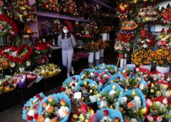 Valentine’s Day and COVID wreaths: Florists have never seen a February like this one