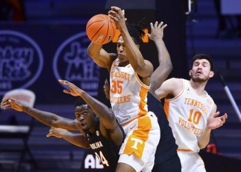 Bailey leads No. 19 Tennessee over South Carolina, 93-73