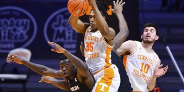 Bailey leads No. 19 Tennessee over South Carolina, 93-73