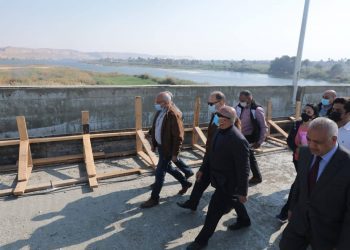 Minister follows up progress at Dayrout Axis in Assiut