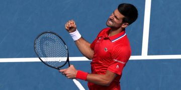 Djokovic down to business as Thiem bungles Italian job