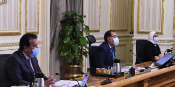 Cabinet approves bill to regulate street vendors phenomenon selling inside train stations 1 - Egyptian Gazette Cabinet approves bill to regulate street vendors phenomenon selling inside train stations