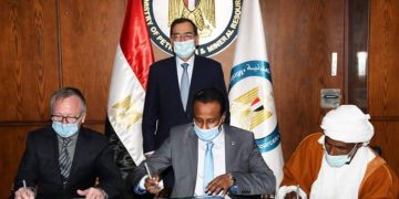 Egypt signs 10 gold prospecting deals