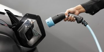 EU electric and plug-in hybrid car sales jump to over 1 million in 2020