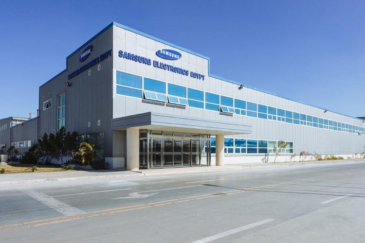 Gov't signs pact with Samsung for manufacturing tablets 1 - Egyptian Gazette