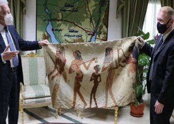 S.Sinai governor confers with New Zealand envoy on tourism promotion