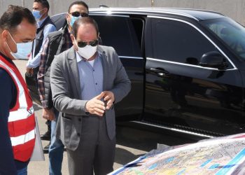 Sisi tours eastern Cairo road projects, orders full services for motorists, citizens