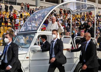 Pope Francis to Mosul residents, ‘Peace more powerful than war’