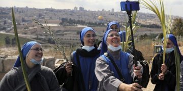 Christians mark Good Friday as some holy sites reopen 1 - Egyptian Gazette Christians mark Good Friday as some holy sites reopen