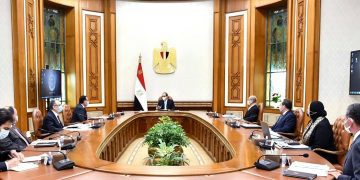 Sisi calls for keeping up efforts to bolster heavy industry base  