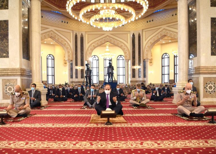 Sisi performs Friday prayer; meets army commanders 2 - Egyptian Gazette Sisi performs Friday prayer; meets army commanders 1 - Egyptian Gazette