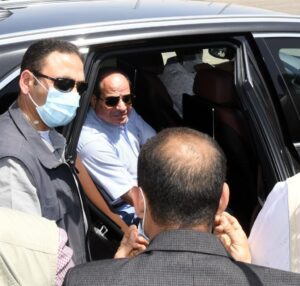 Sisi tours Central Ring Road, new car market complex 4 - Egyptian Gazette Sisi tours Central Ring Road, new car market complex 3 - Egyptian Gazette