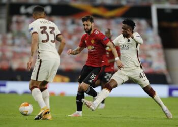 Fernandes and Cavani sparkle as United hit Roma for six