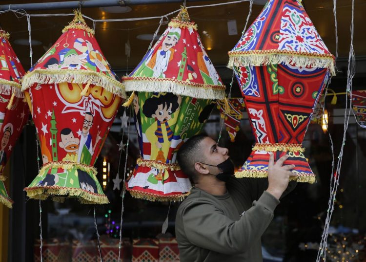 Muslims navigate restrictions in the second pandemic Ramadan 1 - Egyptian Gazette