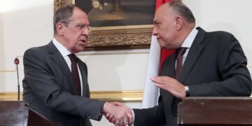 Shoukry, Lavrov agree on importance of ending Israeli attacks on Gaza