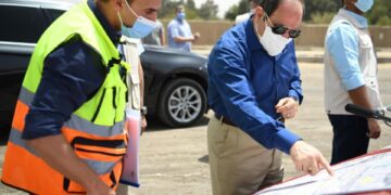 President Sisi checking the designs of development projects in eastern Cairo.