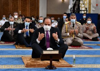 Sisi performs Eid prayers at Masse Mosque in New Alamein City