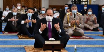 Sisi performs Eid prayers at Masse Mosque in New Alamein City