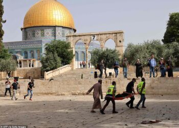 Large Israeli force raids Dome of the Rock courtyard amidst confrontations
