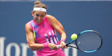 Azarenka, Samsonova reach Berlin semis