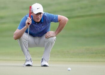 Russell Henley takes US Open lead