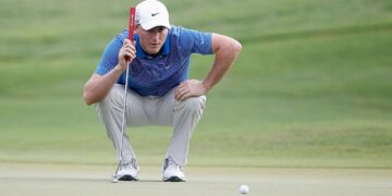 Russell Henley takes US Open lead