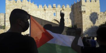 Palestinians, Jewish settlers clash in tense Jerusalem neighbourhood