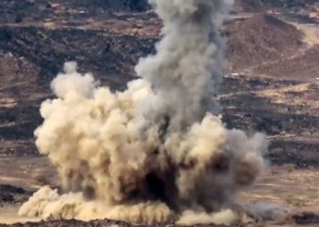 Yemeni official: Houthi missiles hit key city, killing 3