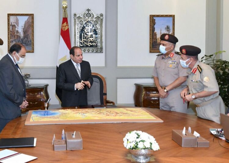 President Abdel Fattah El Sisi during his meeting Wednesday with Presidential Advisor for Urban Planning Amir Sayed Ahmed, Head of the Armed Forces Engineering Authority Major General Ihab el-Far as well as a host of top government officials.