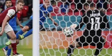 Italy, Denmark reach Euro quarters