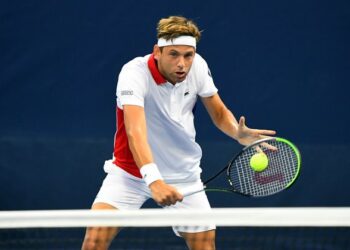 Krajinovic upsets Tsitsipas in Hamburg