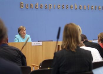 German politicians criticize warning to unvaccinated people