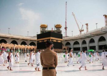 Muslim pilgrims flock to Mecca to perform farewell circumambulation