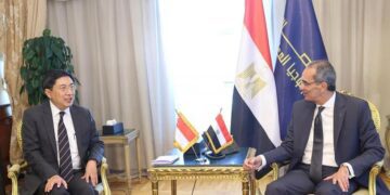 Communications minister probes with Singaporean envoy co-operation in IT domain