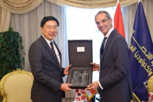 Communications minister probes with Singaporean envoy co-operation in IT domain 3 - Egyptian Gazette