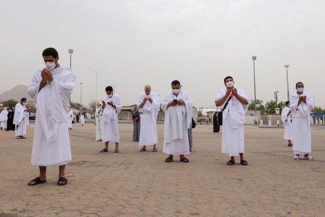 Muslim pilgrims arrive at Mount Arafat 2 - Egyptian Gazette Muslim pilgrims arrive at Mount Arafat 1 - Egyptian Gazette