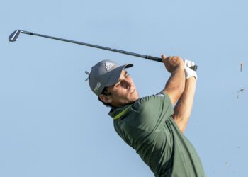 Merritt and Niemann share Rocket lead