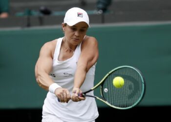 Federer and Barty cruise into 3rd round at Wimbledon