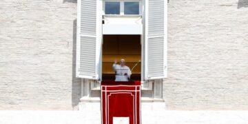 Learn to switch off, says pope in first appearance at Vatican after hospital stay