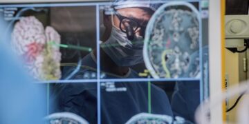 Device taps brain waves to help paralyzed man communicate