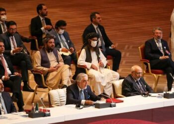 Taliban, Kabul officials hold talks as fighting continues