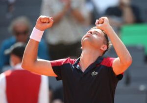 Krajinovic upsets Tsitsipas in Hamburg 3 - Egyptian Gazette Krajinovic upsets Tsitsipas in Hamburg 2 - Egyptian Gazette