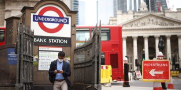 UK growth slows sharply in July