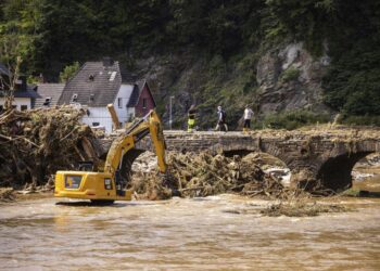 Germany defends preparation for floods, considers lessons