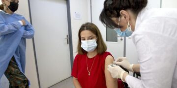 Vaccinated people can carry as much virus as others