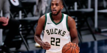 Bucks hope to avoid 3-0 NBA deficit vs. Suns 1 - Egyptian Gazette Bucks hope to avoid 3-0 NBA deficit vs. Suns