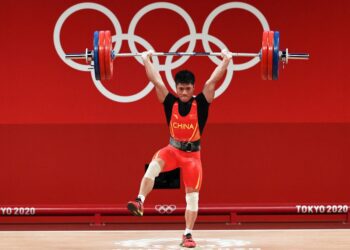 Olympics-Weightlifting: China keeps perfect record