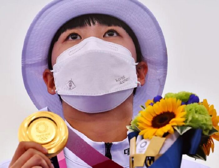 Gold medallist An San of South Korea poses after winning the women's individual archery gold medal at the Tokyo Olympics.