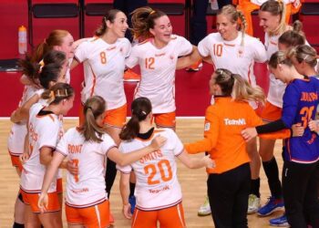Olympics-Handball: Netherlands, Norway reach quarters
