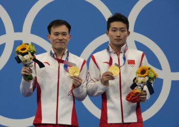 China wins 3rd Olympic synchro diving medal; US gets silver